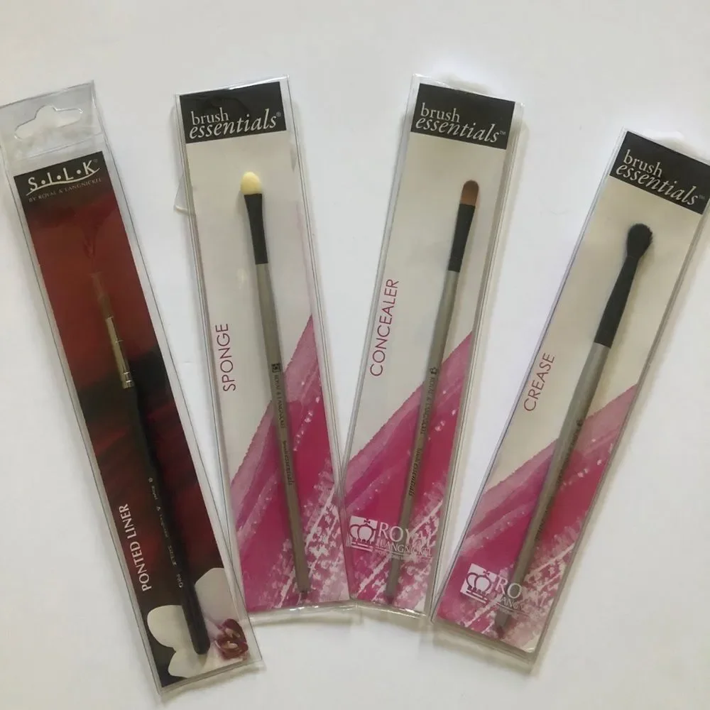 🆕 [Royal] Set of 6 Professional Makeup Brushes 💄👁